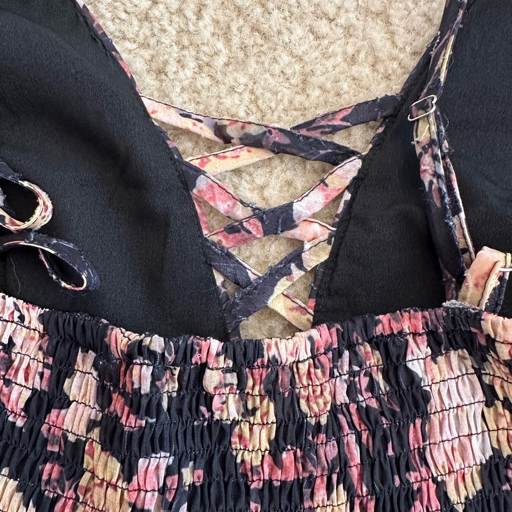 A Peach Women's Black Floral V-Neck Adjustable Spaghetti Strap Tank Large - Picture 6 of 6